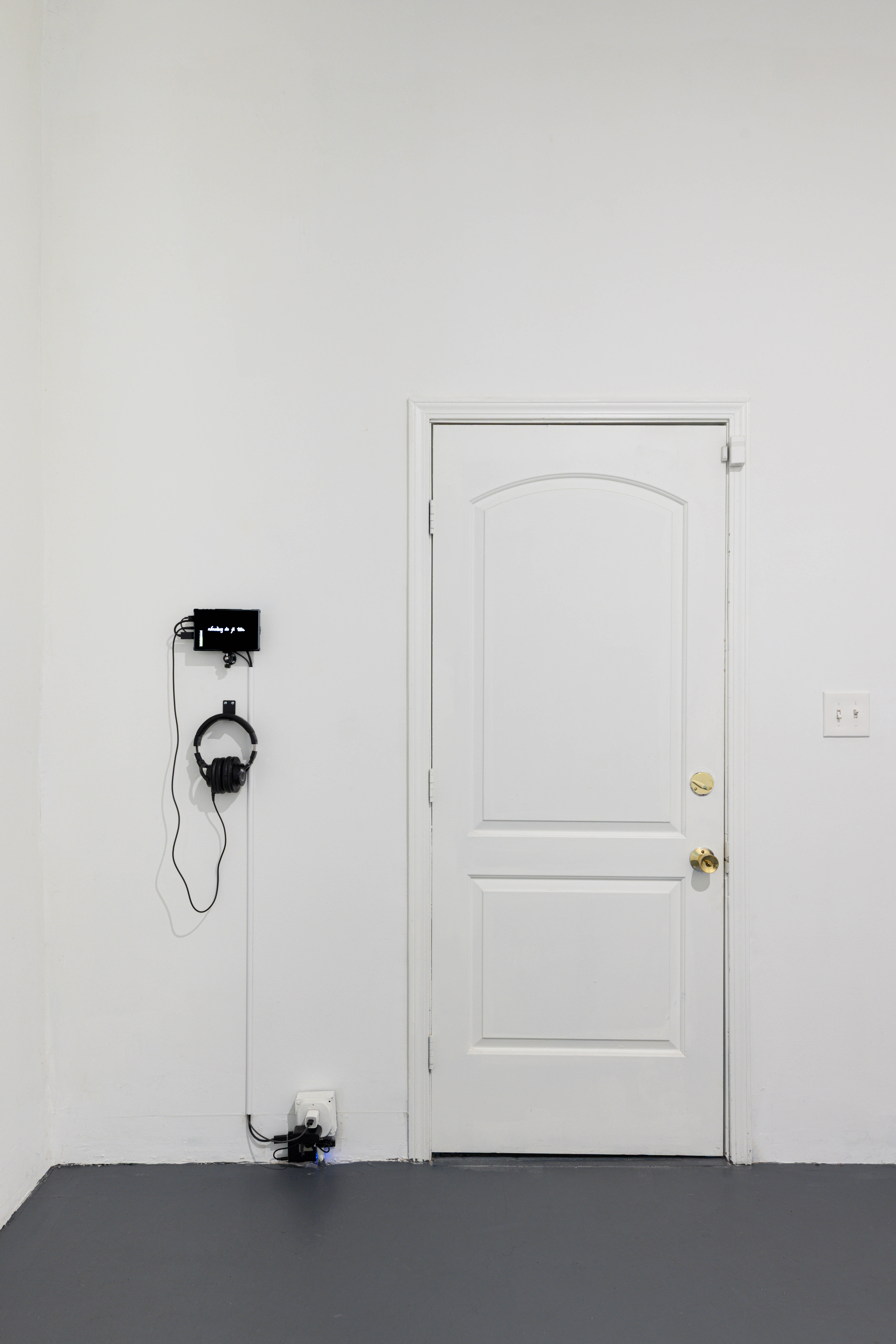 Installation view of nánwàng de yī tiān